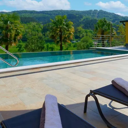 Casa Valla By Rent Istria בית נופש בוזט