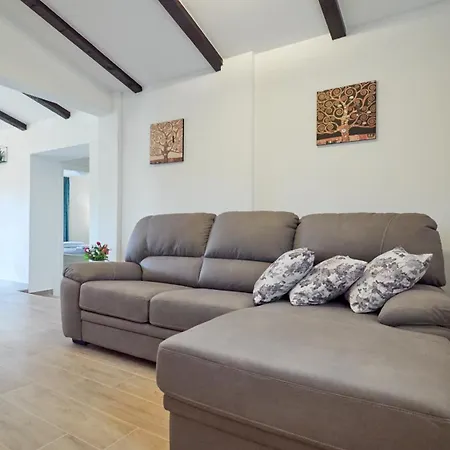 Casa Valla By Rent Istria * בוזט