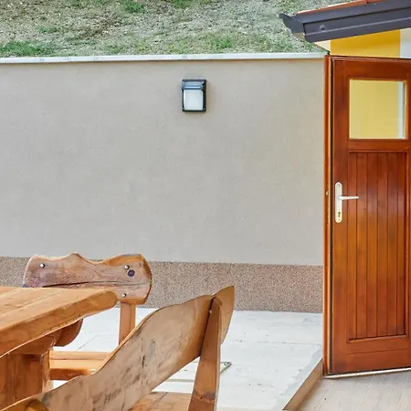 Casa Valla By Rent Istria בית נופש בוזט