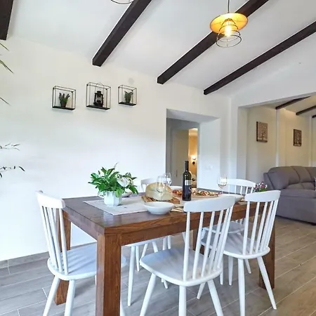 Semesterbostad Casa Valla By Rent Istria Buzet